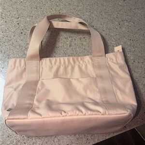 Beis beisics tote in beige